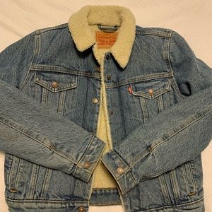 Sherpa lined Levi’s trucker jacket